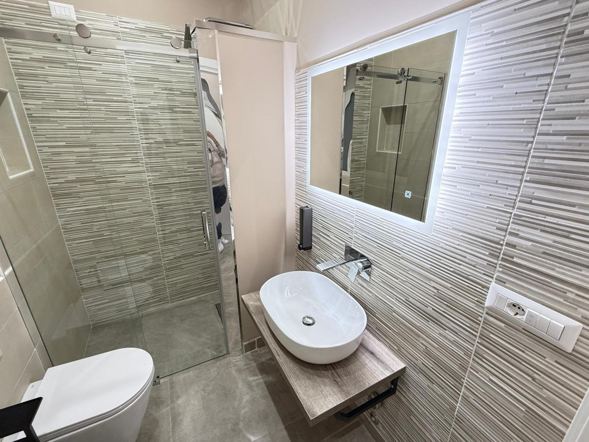 Camera Matrimoniale/Doppia con Letti Singoli con Bagno Privato
